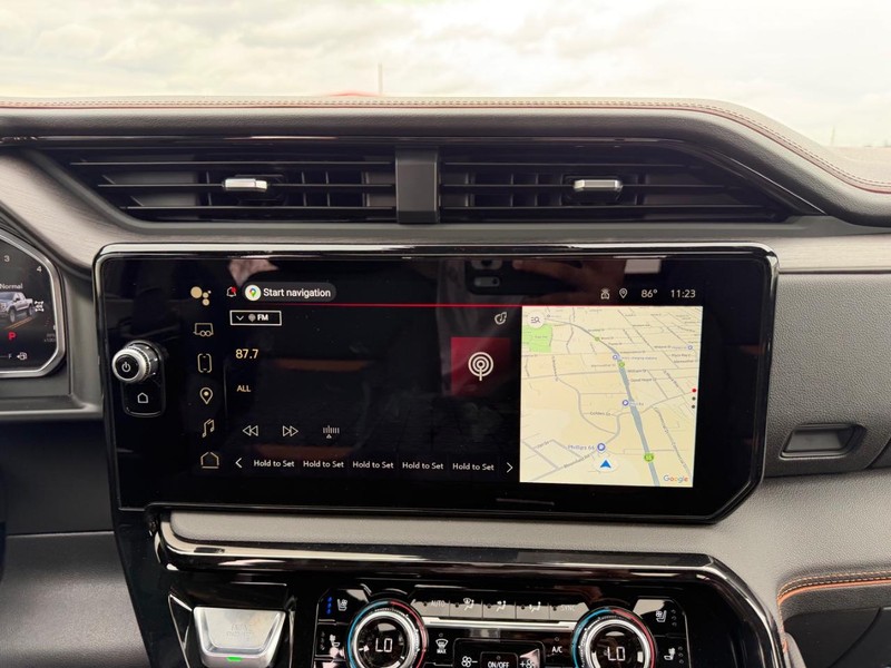 GMC Sierra 1500 Vehicle Full-screen Gallery Image 13