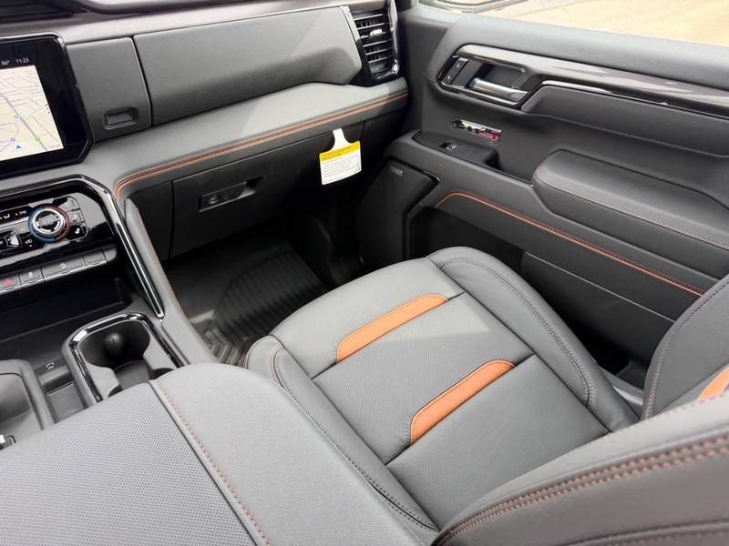 GMC Sierra 1500 Vehicle Full-screen Gallery Image 16