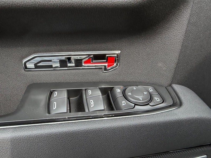 GMC Sierra 1500 Vehicle Full-screen Gallery Image 17