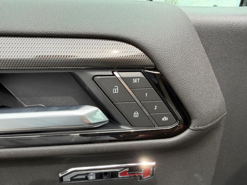 GMC Sierra 1500 Vehicle Full-screen Gallery Image 18