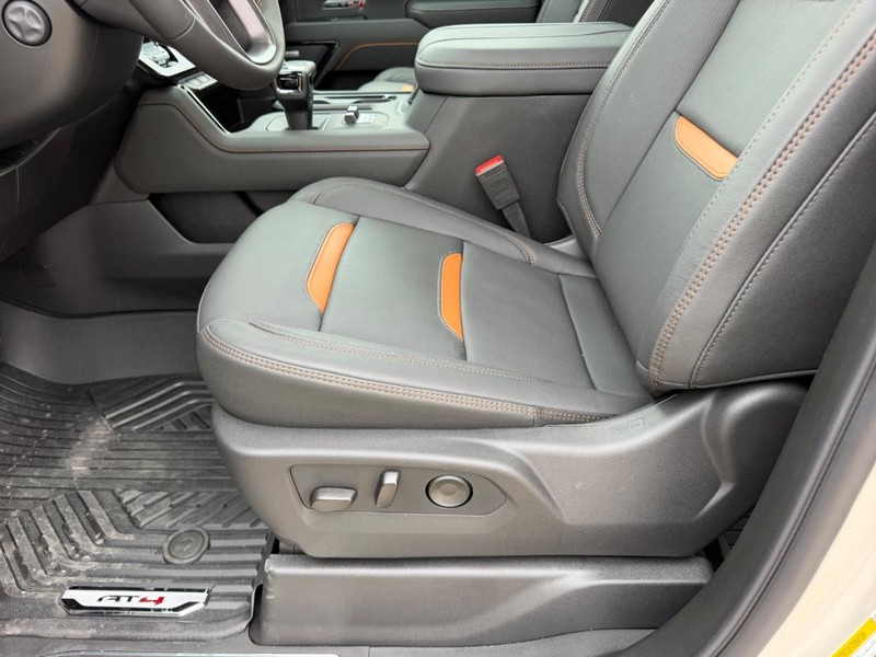 GMC Sierra 1500 Vehicle Full-screen Gallery Image 19