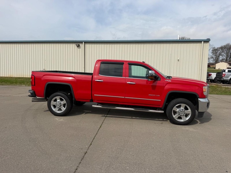 GMC Sierra 2500HD Vehicle Full-screen Gallery Image 2