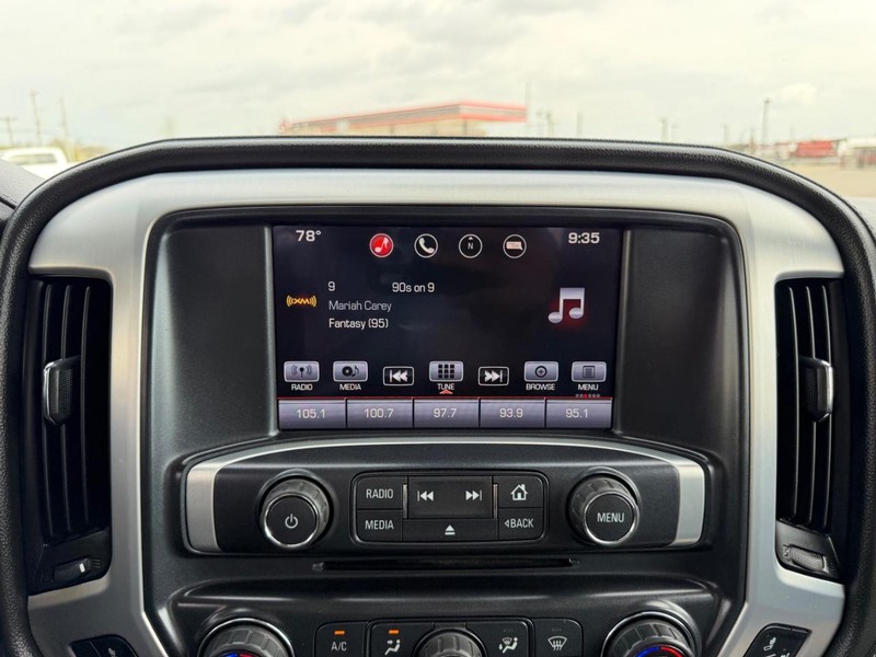 GMC Sierra 2500HD Vehicle Full-screen Gallery Image 12