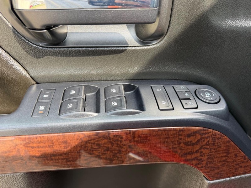 GMC Sierra 2500HD Vehicle Full-screen Gallery Image 15