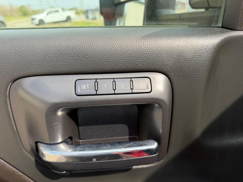 GMC Sierra 2500HD Vehicle Full-screen Gallery Image 16