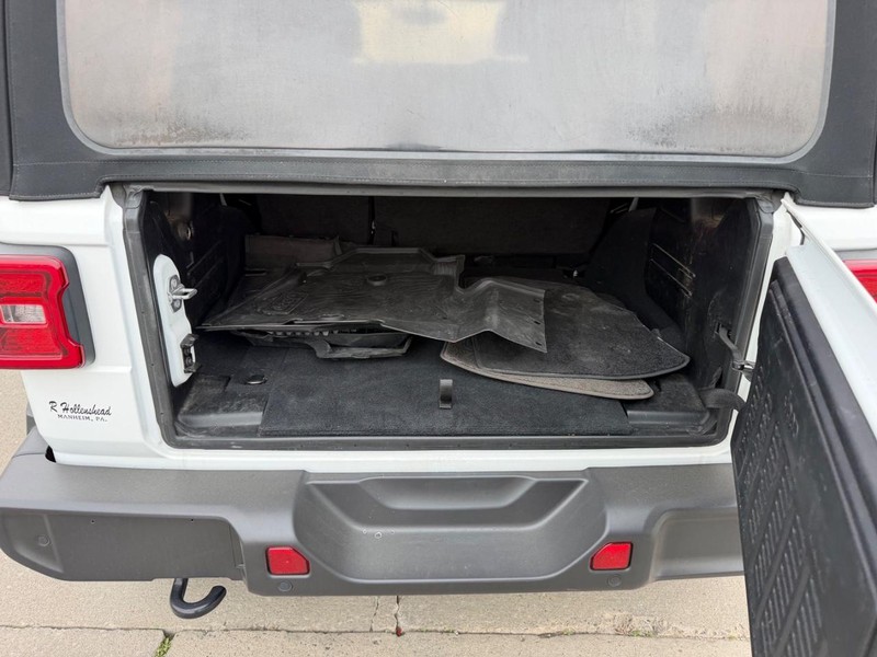 Jeep Wrangler Unlimited Vehicle Full-screen Gallery Image 5