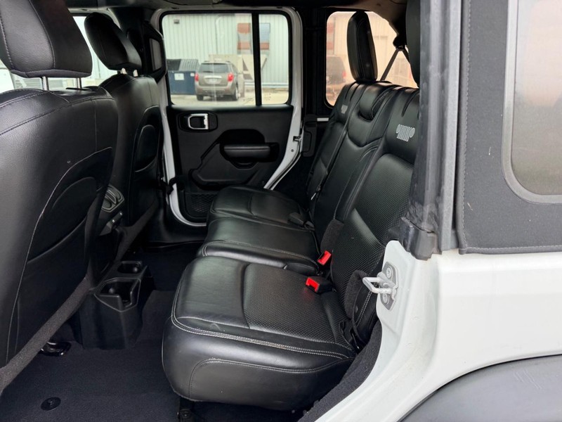 Jeep Wrangler Unlimited Vehicle Full-screen Gallery Image 7