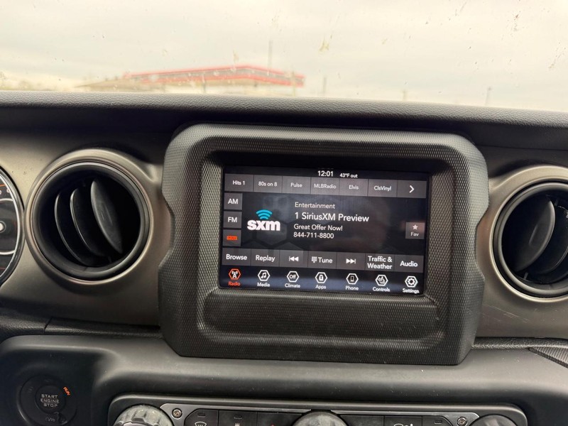 Jeep Wrangler Unlimited Vehicle Full-screen Gallery Image 12