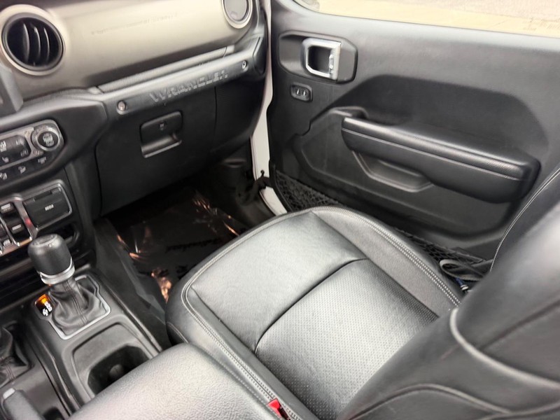 Jeep Wrangler Unlimited Vehicle Full-screen Gallery Image 15