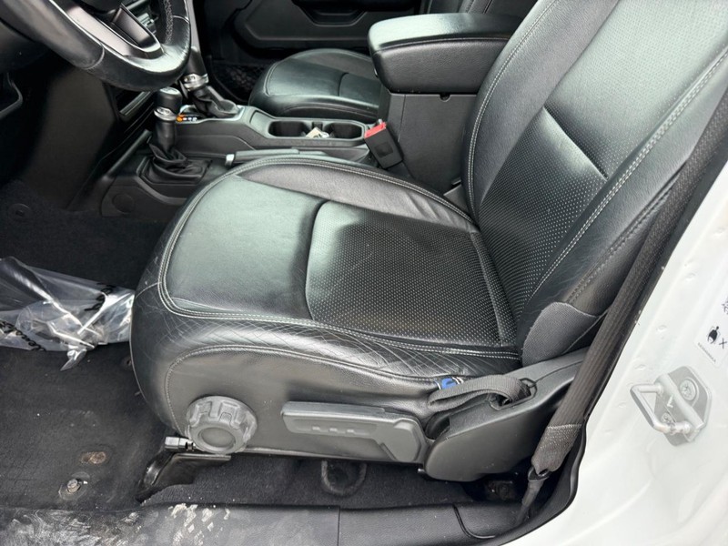 Jeep Wrangler Unlimited Vehicle Full-screen Gallery Image 17