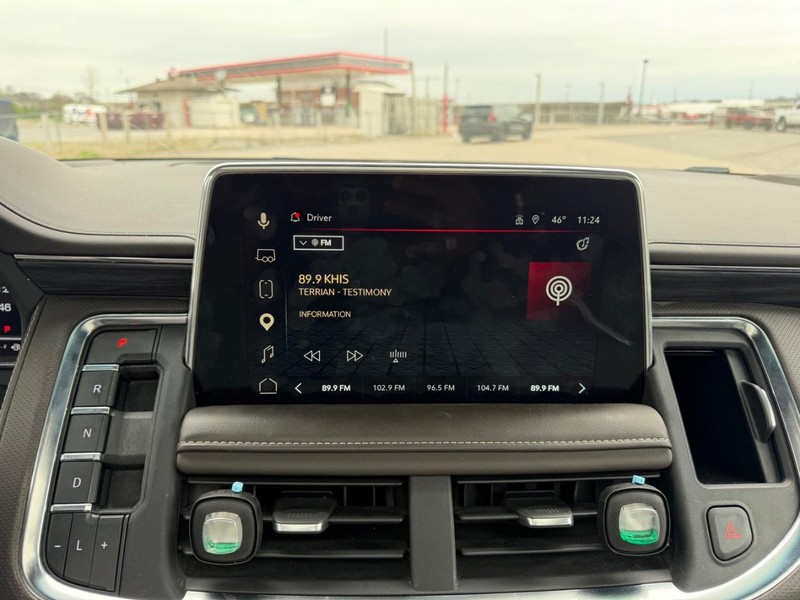 GMC Yukon XL Vehicle Full-screen Gallery Image 16