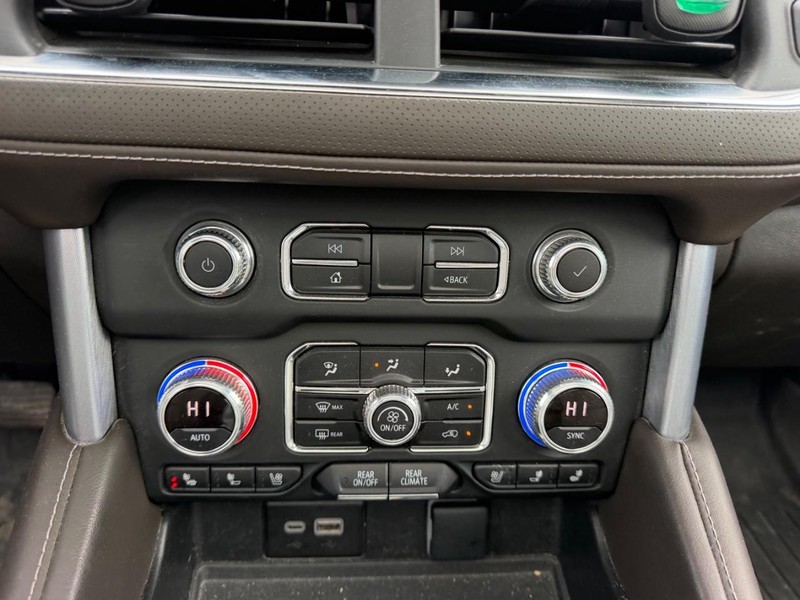 GMC Yukon XL Vehicle Full-screen Gallery Image 18