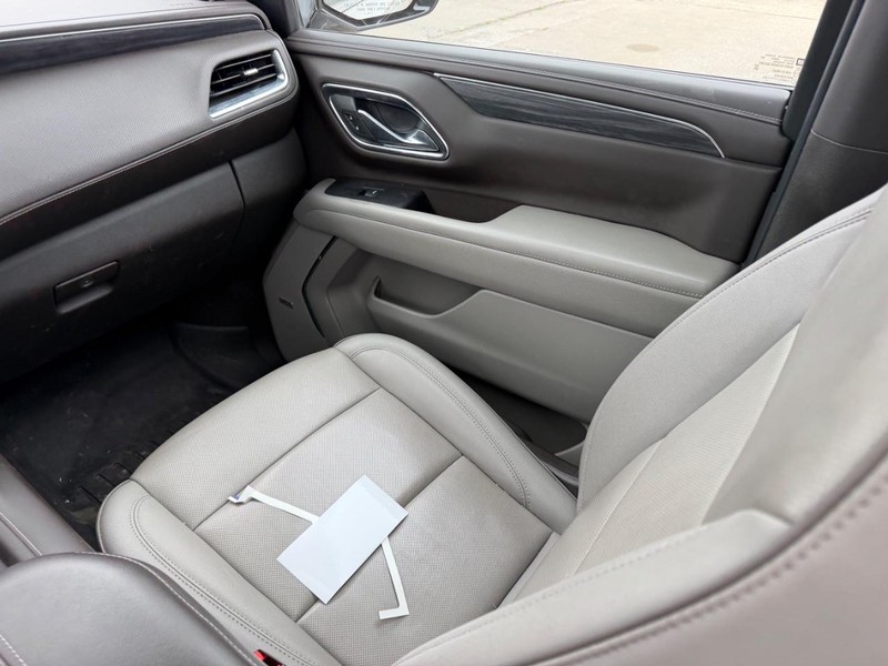 GMC Yukon XL Vehicle Full-screen Gallery Image 19