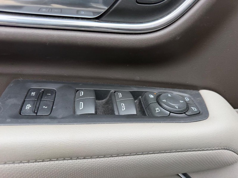 GMC Yukon XL Vehicle Full-screen Gallery Image 20