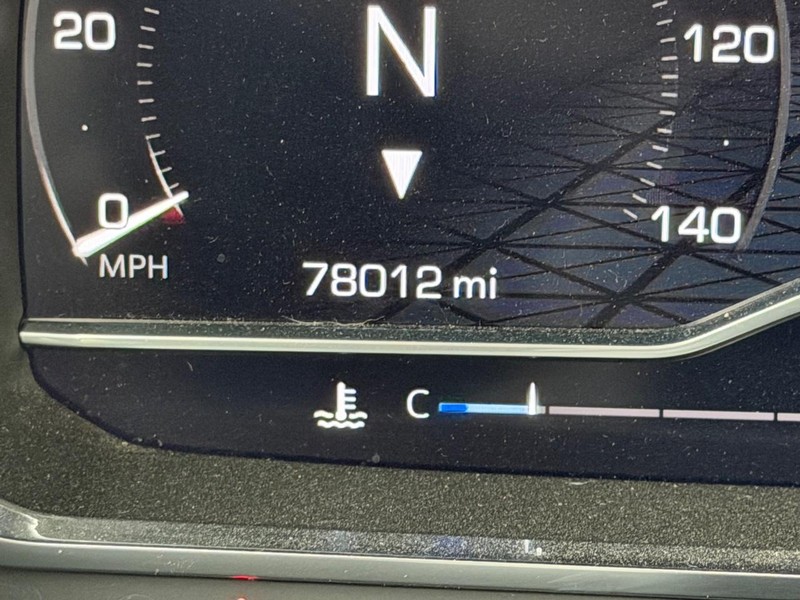 GMC Yukon XL Vehicle Full-screen Gallery Image 23