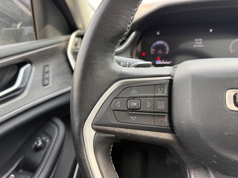 Jeep Grand Cherokee L Vehicle Full-screen Gallery Image 14