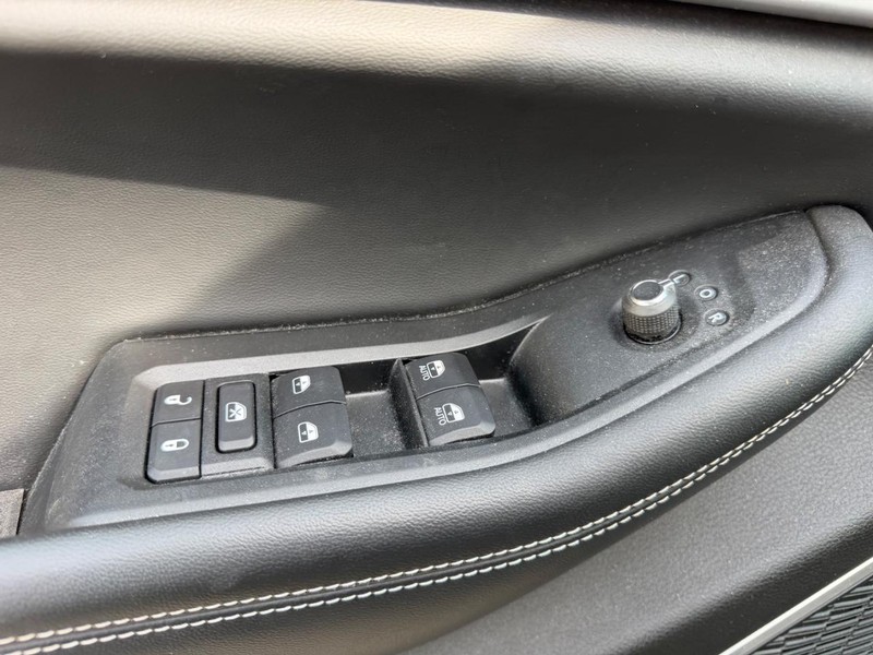 Jeep Grand Cherokee L Vehicle Full-screen Gallery Image 20