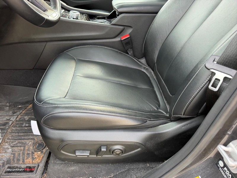 Jeep Grand Cherokee L Vehicle Full-screen Gallery Image 22