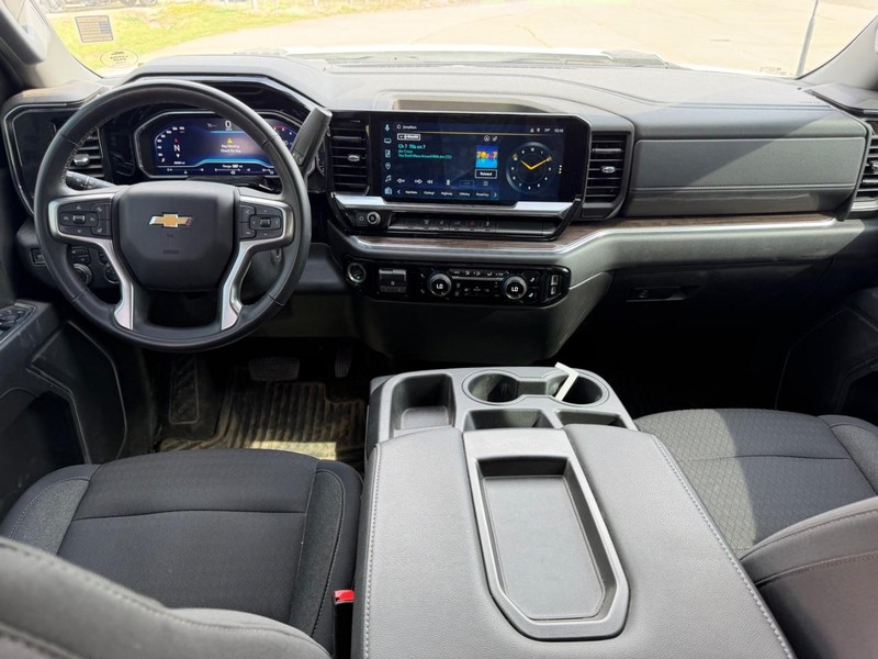 Chevrolet Silverado 2500HD Vehicle Full-screen Gallery Image 8