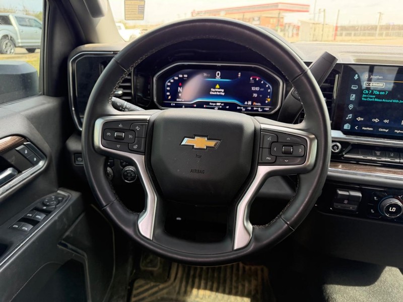 Chevrolet Silverado 2500HD Vehicle Full-screen Gallery Image 9