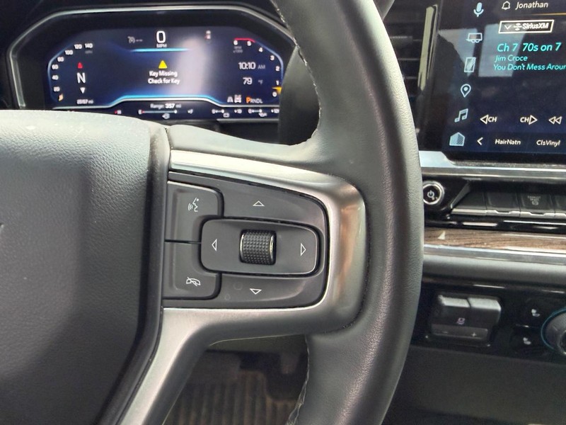 Chevrolet Silverado 2500HD Vehicle Full-screen Gallery Image 11