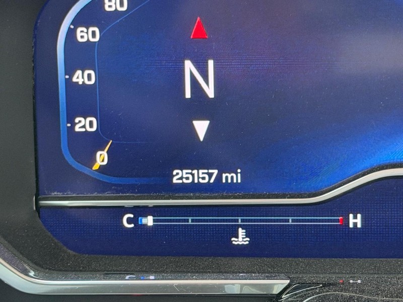 Chevrolet Silverado 2500HD Vehicle Full-screen Gallery Image 17