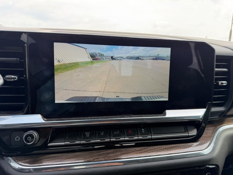 Chevrolet Silverado 2500HD Vehicle Full-screen Gallery Image 18