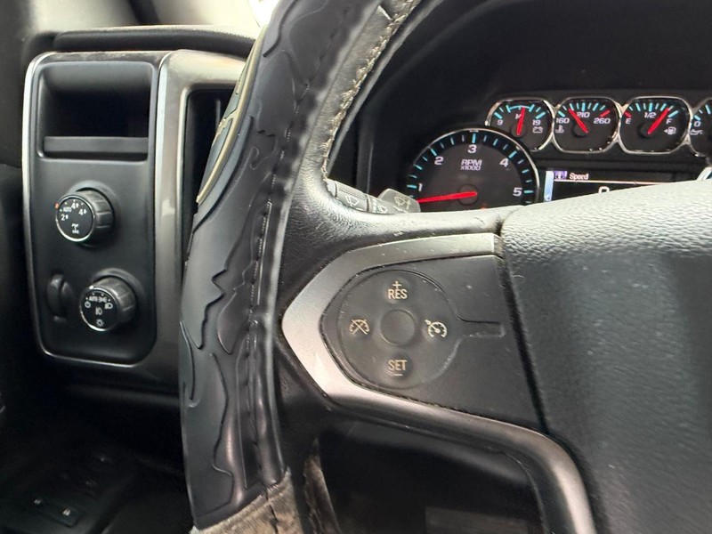 Chevrolet Silverado 1500 Vehicle Full-screen Gallery Image 10