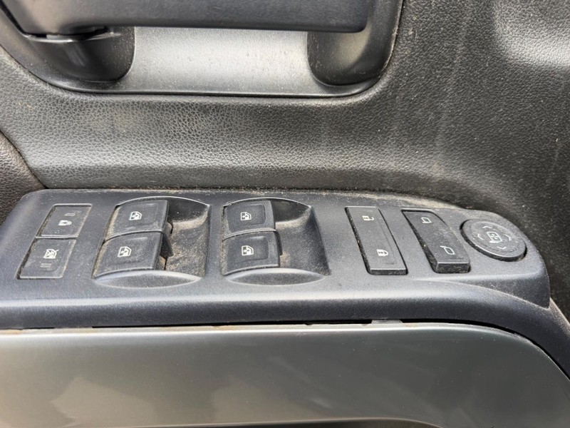 Chevrolet Silverado 1500 Vehicle Full-screen Gallery Image 15