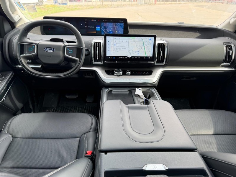 Ford Expedition Vehicle Full-screen Gallery Image 11