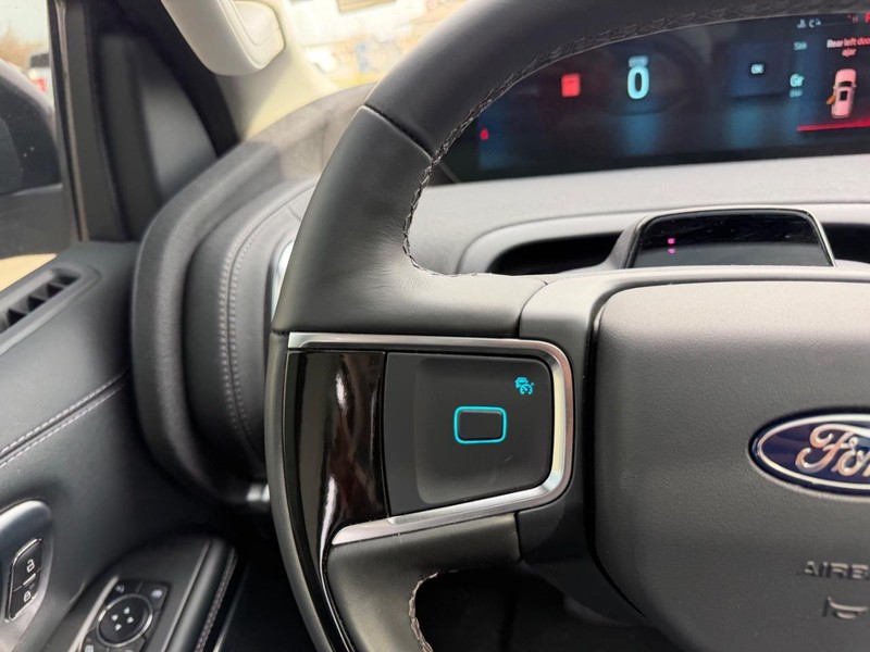 Ford Expedition Vehicle Full-screen Gallery Image 13