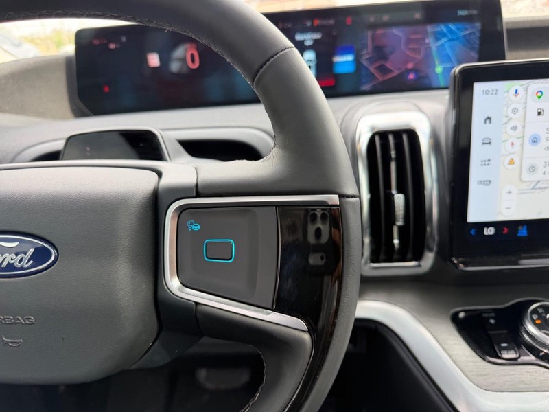 Ford Expedition Vehicle Full-screen Gallery Image 14