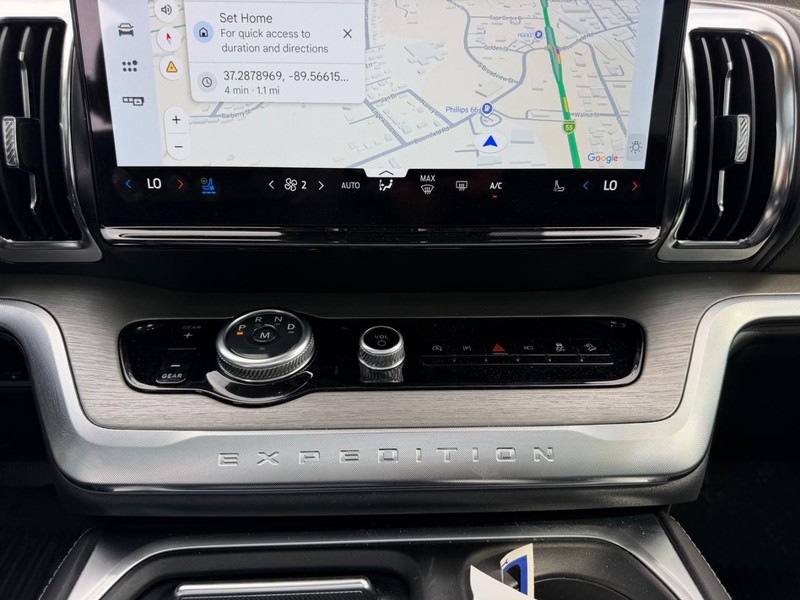 Ford Expedition Vehicle Full-screen Gallery Image 16