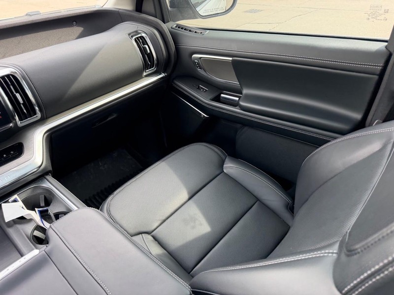 Ford Expedition Vehicle Full-screen Gallery Image 17