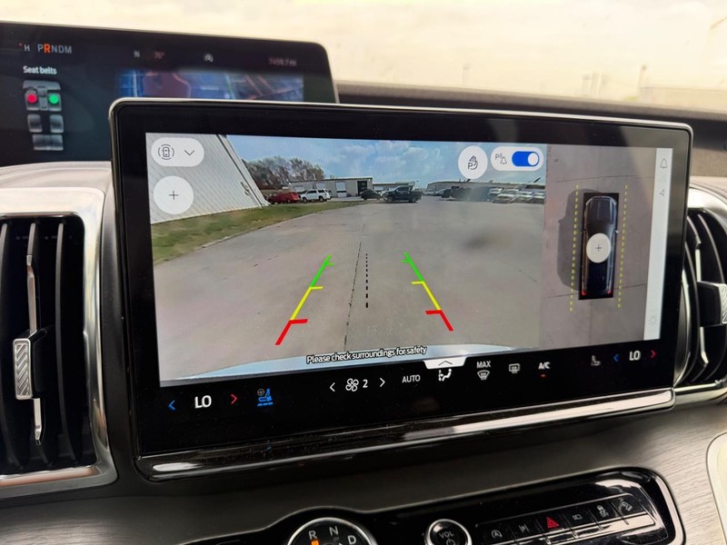 Ford Expedition Vehicle Full-screen Gallery Image 21