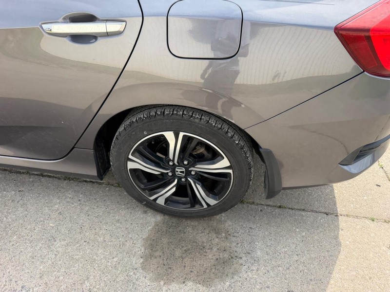 Honda Civic Sedan Vehicle Full-screen Gallery Image 6