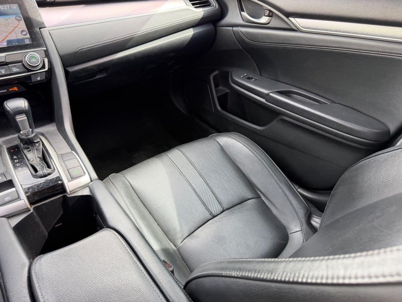 Honda Civic Sedan Vehicle Full-screen Gallery Image 15