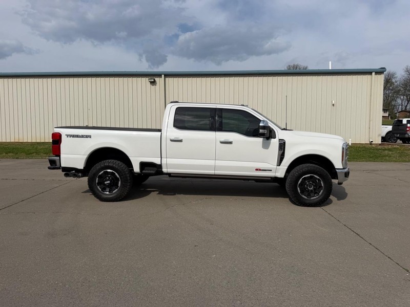 Ford Super Duty F-250 SRW Vehicle Full-screen Gallery Image 2