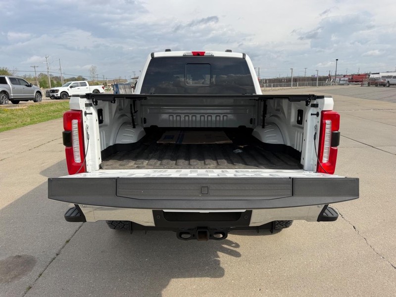 Ford Super Duty F-250 SRW Vehicle Full-screen Gallery Image 5