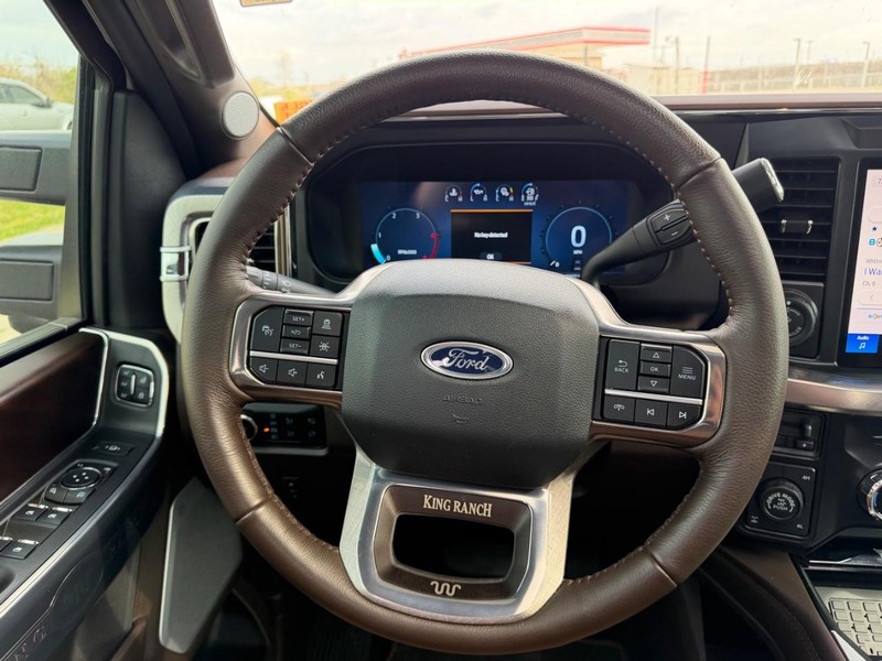 Ford Super Duty F-250 SRW Vehicle Full-screen Gallery Image 10