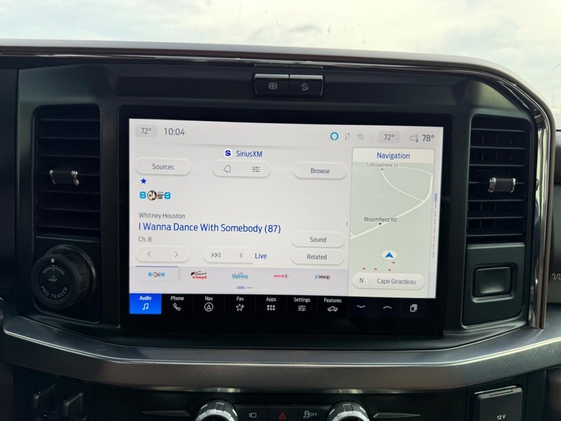 Ford Super Duty F-250 SRW Vehicle Full-screen Gallery Image 13