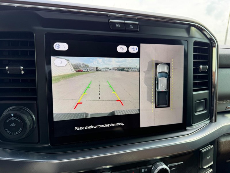 Ford Super Duty F-250 SRW Vehicle Full-screen Gallery Image 20