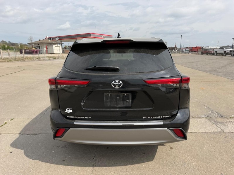 Toyota Highlander Vehicle Full-screen Gallery Image 4