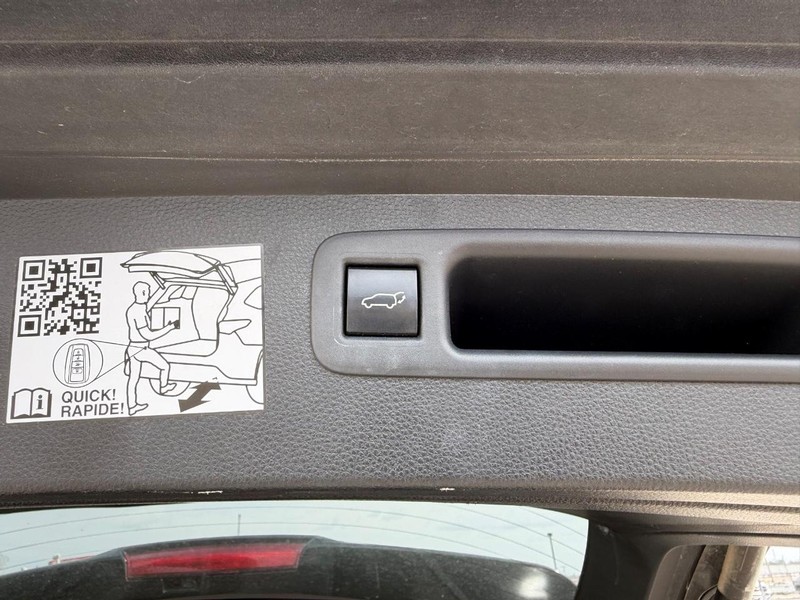 Toyota Highlander Vehicle Full-screen Gallery Image 6