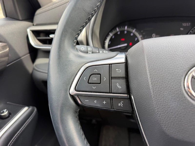 Toyota Highlander Vehicle Full-screen Gallery Image 14