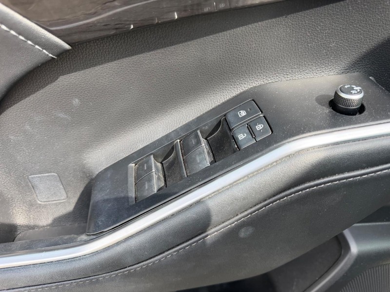 Toyota Highlander Vehicle Full-screen Gallery Image 19