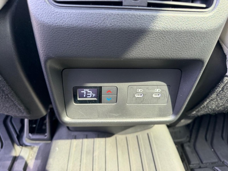 Nissan Rogue Vehicle Full-screen Gallery Image 10