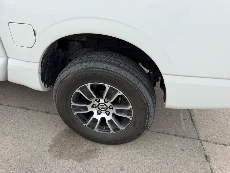 Nissan Titan Vehicle Full-screen Gallery Image 6