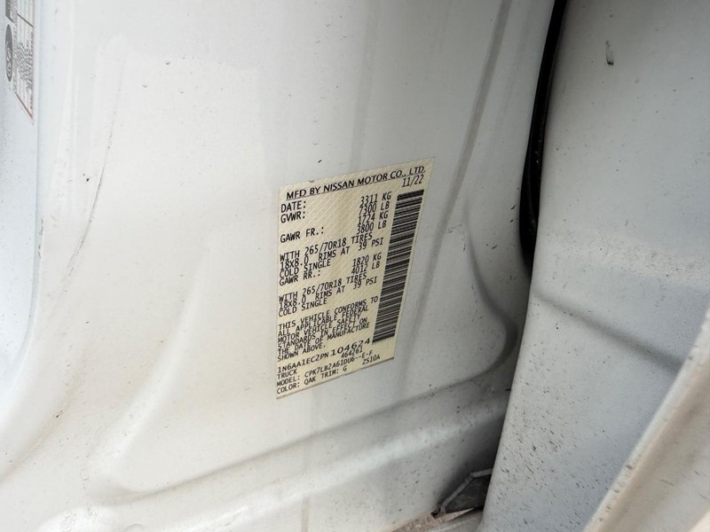 Nissan Titan Vehicle Full-screen Gallery Image 19