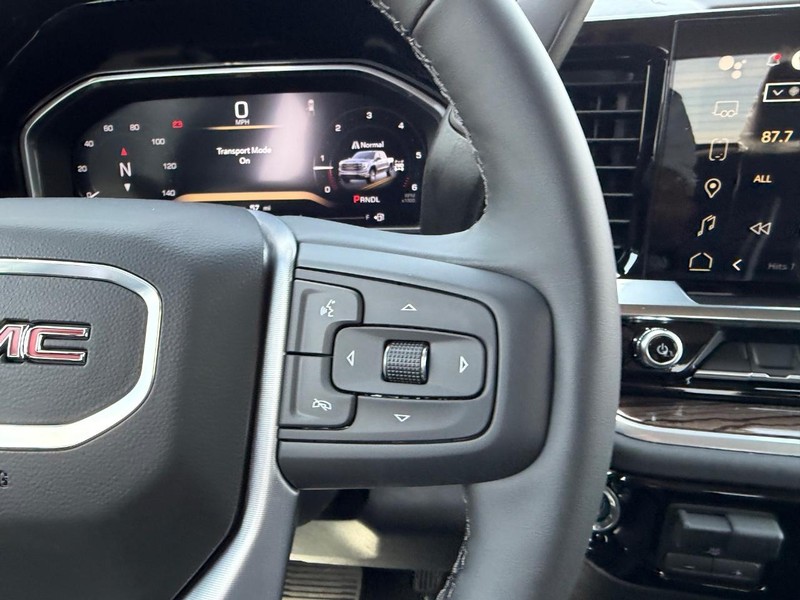 GMC Sierra 1500 Vehicle Full-screen Gallery Image 11